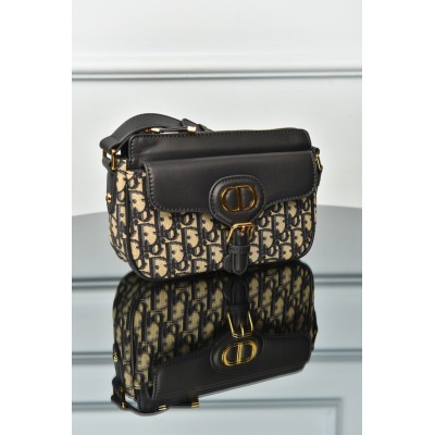 Dior 30 Montaigne Pocket Bag