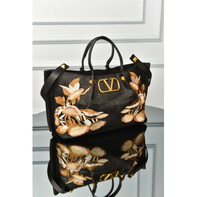 Valentino Garavani Medium Shopping Bag in Raffia with Floral Embroidery