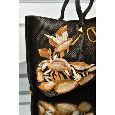 Valentino Garavani Medium Shopping Bag in Raffia with Floral Embroidery