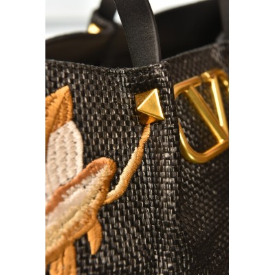 Valentino Garavani Medium Shopping Bag in Raffia with Floral Embroidery