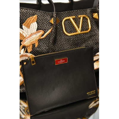 Valentino Garavani Medium Shopping Bag in Raffia with Floral Embroidery