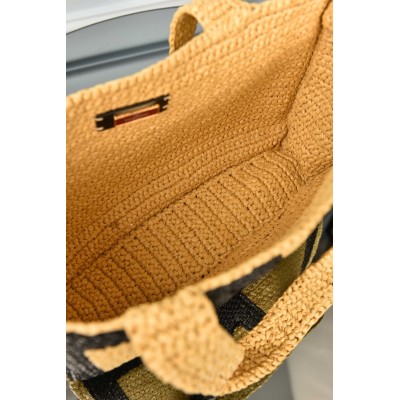 Valentino Garavani Viva Superstar Medium Shopping Bag in Raffia