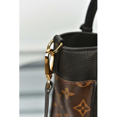 Louis Vuitton On My Side PM