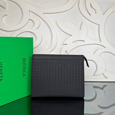 Bottega Veneta Intrecciato Standing Pouch