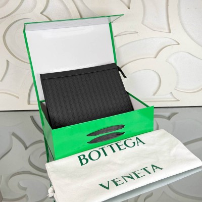Bottega Veneta Intrecciato Standing Pouch