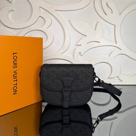 Louis Vuitton Montsouris Messenger PM