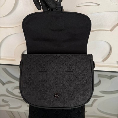 Louis Vuitton Montsouris Messenger PM