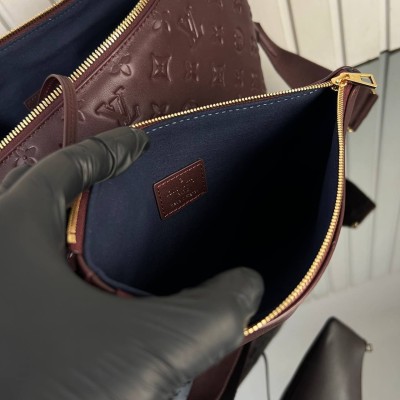 Louis Vuitton Coussin Hobo MM