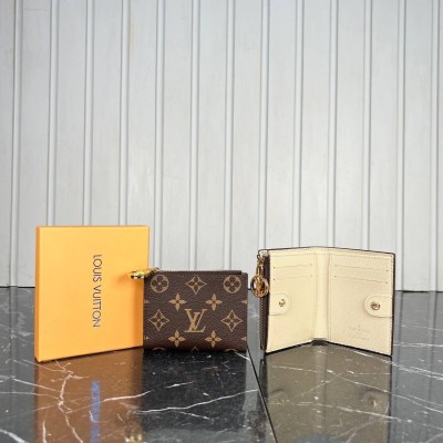 Louis Vuitton Lisa Wallet