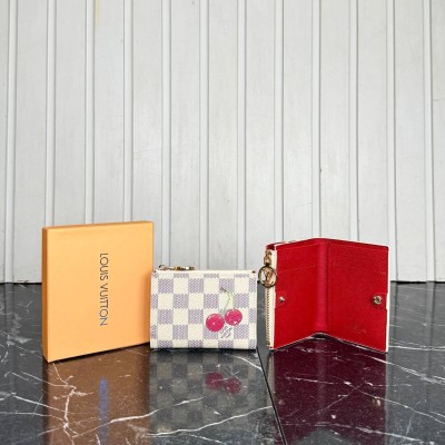 Louis Vuitton Lisa Wallet