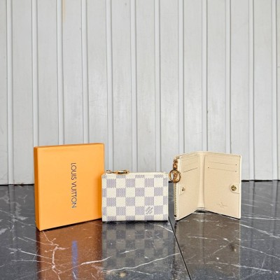 Louis Vuitton Lisa Wallet