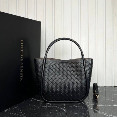 Bottega Veneta Medium Tote Bag