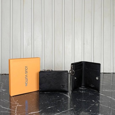 Louis Vuitton Lisa Wallet