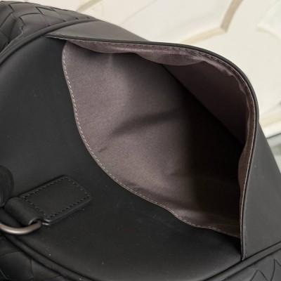 Bottega Veneta Intrecciato Duffle Medium Bag