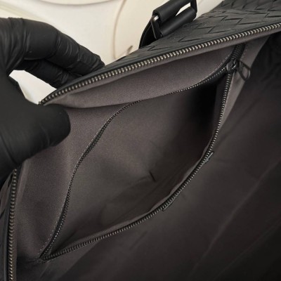Bottega Veneta Intrecciato Duffle Medium Bag