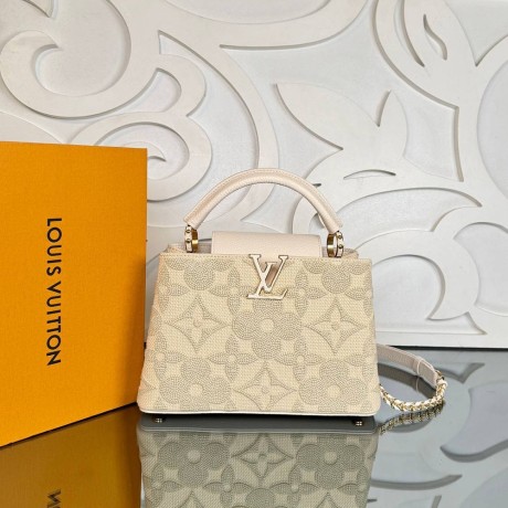 Louis Vuitton Capucines BB