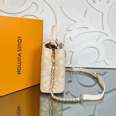 Louis Vuitton Capucines BB