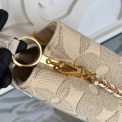 Louis Vuitton Capucines BB