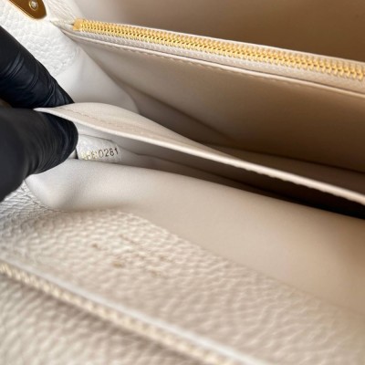 Louis Vuitton Capucines BB