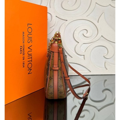 Louis Vuitton Loop Hobo