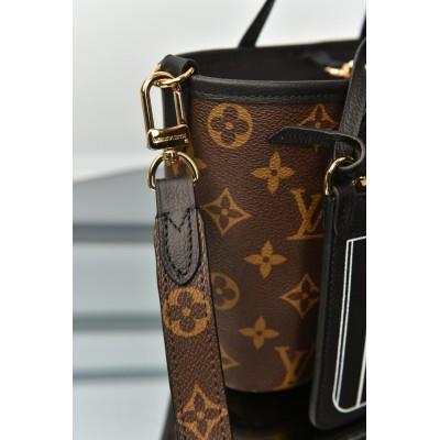 Louis Vuitton Neverfull Bandoulière Inside Out BB