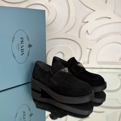 Prada Süet Loafer