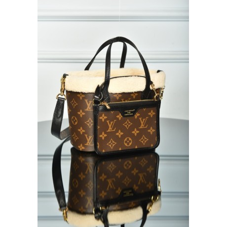Louis Vuitton Neverfull Bandoulière Inside Out BB
