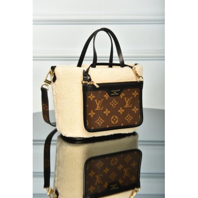 Louis Vuitton Neverfull Bandoulière Inside Out BB