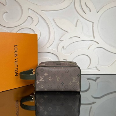 Louis Vuitton Dopp Kit