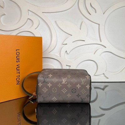 Louis Vuitton Dopp Kit