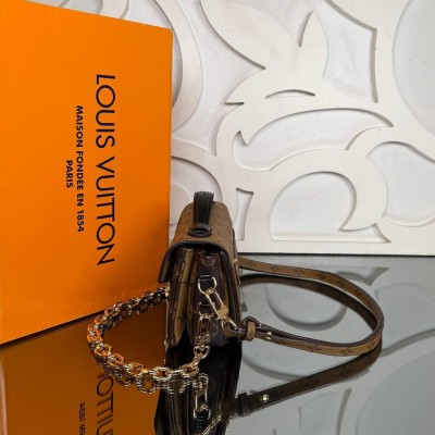 Louis Vuitton Pochette Metis East West