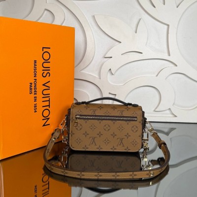 Louis Vuitton Pochette Metis East West