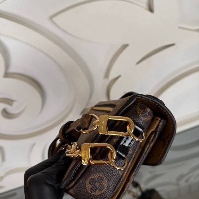 Louis Vuitton Pochette Metis East West