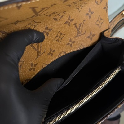 Louis Vuitton Pochette Metis East West