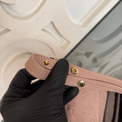 Louis Vuitton Pochette Metis East West