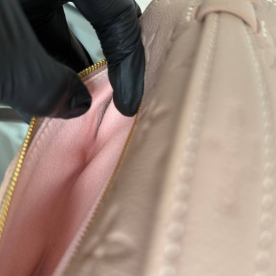 Louis Vuitton Pochette Metis East West