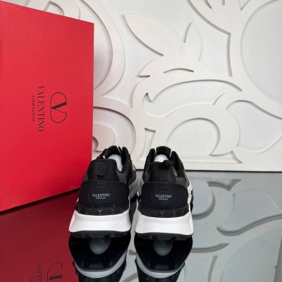 Valentino Garavani True Act Low Top Sneakers