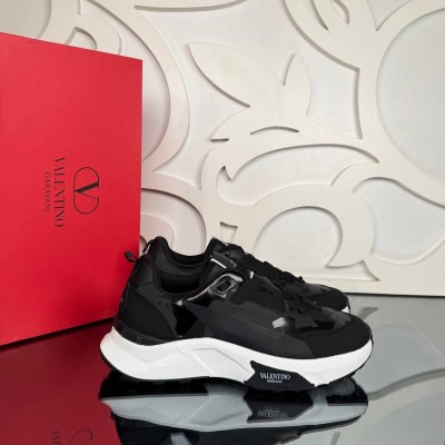 Valentino Garavani True Act Low Top Sneaker