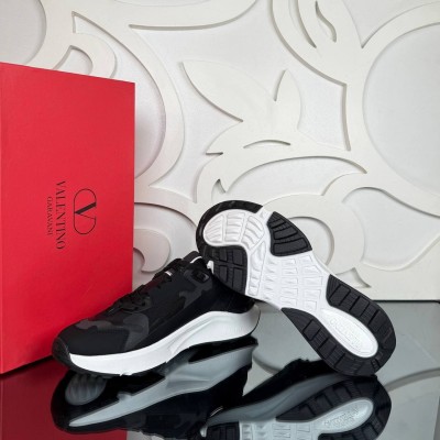 Valentino Garavani True Act Low Top Sneaker