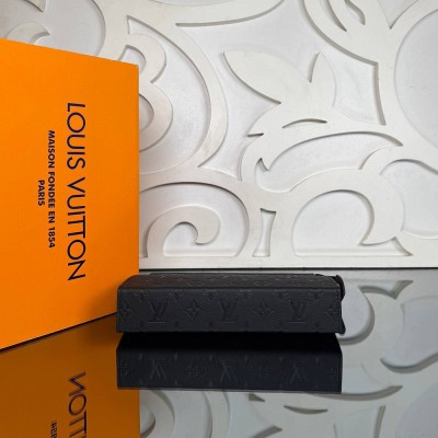 Louis Vuitton Pochette Voyage MM