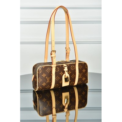 Louis Vuitton Hang On