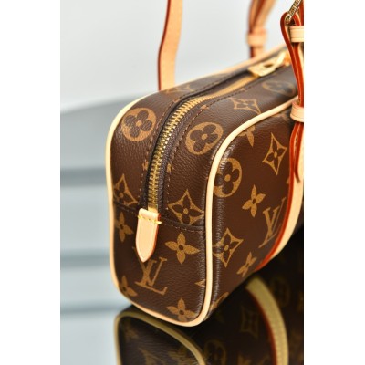 Louis Vuitton Hang On