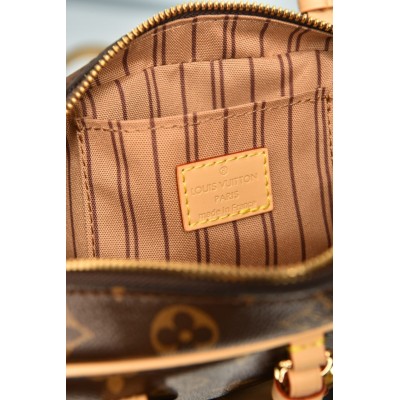 Louis Vuitton Hang On