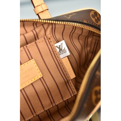 Louis Vuitton Hang On