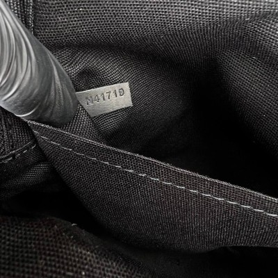 Louis Vuitton Avenue Slingbag