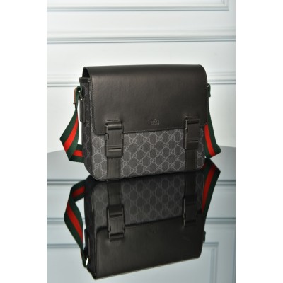 GUCCI GG Supreme Messenger Bag