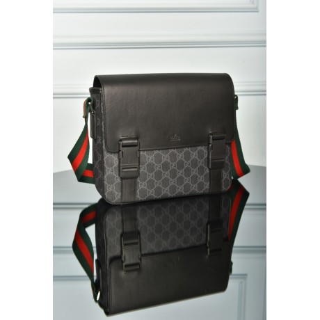 GUCCI GG Supreme Messenger Bag