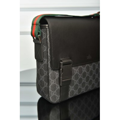GUCCI GG Supreme Messenger Bag