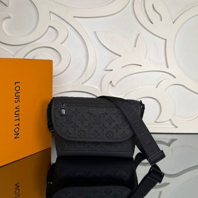 Louis Vuitton Pulse Messenger