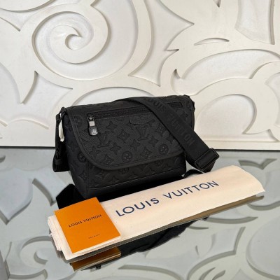 Louis Vuitton Pulse Messenger